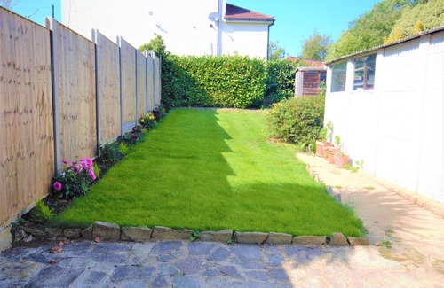 Barnet House | 3 Bed House-Great London Location