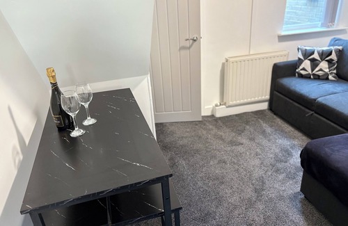 Anfield House | 3 Bed House I Contractors and groups welcome