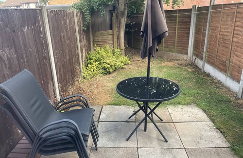 Forsbrook House | 3-bed House in Stoke-on-trent Free Sky Free Wifi