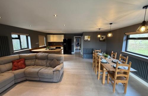 Dunbridge Ski Chalet | 3 Bed Luxury Lodge