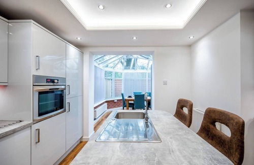 Old Trafford House | 3 Bed Semi-Detached House for Contractor and Relocation in Manchester