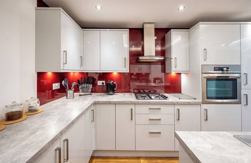 Old Trafford House | 3 Bed Semi-Detached House for Contractor and Relocation in Manchester