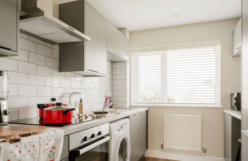 Solihull House | 3-Bed Solihull Contractor Accommodation Parking NEC BHX JLR