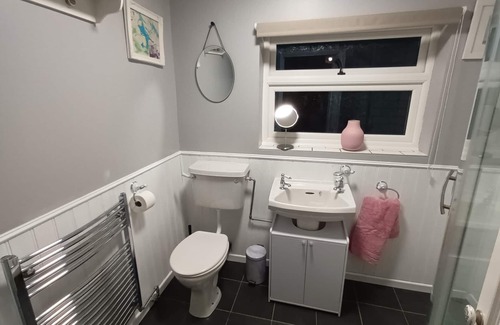 Oadby House | 3 Bed Village House w/ Workspace