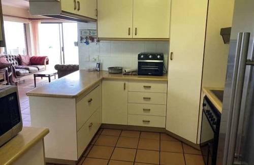 Glentana House | 3-Bedr Holiday Home, 5-min Walk to Beach, Seaview!