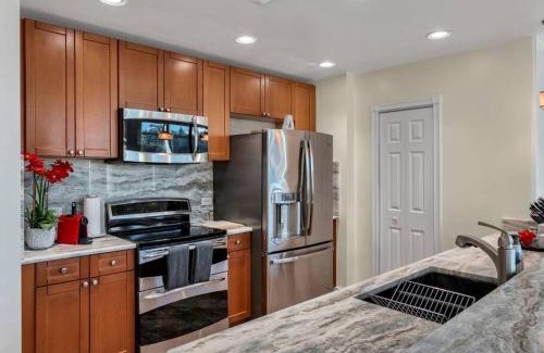 South Eola Apartment | 3 Bedrm Palace Suite - King FL bed & Free EV Charging