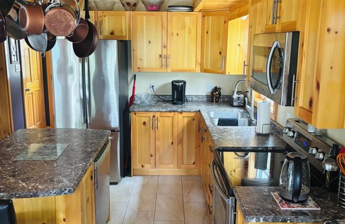 Queens Ski Chalet | 3 bedroom,1.5 bathroom lake Chalet retreat.