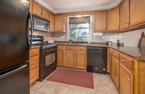Nashua House | 3 bedroom/1 bathroom. 1700sqft. huge fenced in yard. 85inch tv