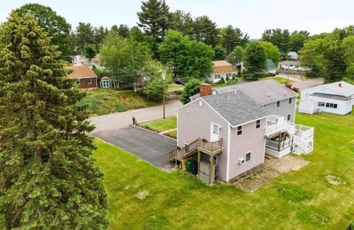 Nashua House | 3 bedroom/1 bathroom. 1700sqft. huge fenced in yard. 85inch tv