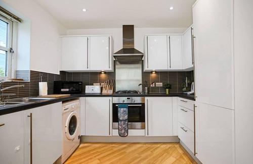 Milton Keynes House | 3 Bedroom 2.5 Bathroom House - Parking & Fast Wifi