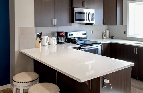 Cochrane House | 3 Bedroom 2.5 Bath Near Canmore, Banff & Calgary Airport Pet Friendly