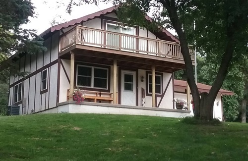 Mount Pleasant House | 3 Bedroom, 2 Bath House, Large Yard, 4 Miles From New Glarus, 10 Miles To Monroe