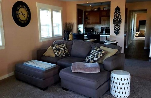 Mountain Grove House | 3 Bedroom 2 Bath Bungalow