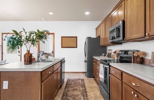 Tri-Cities House | 3 bedroom, 2 bath with fire pit and game room