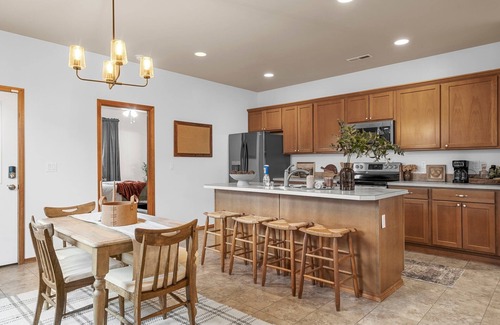 Tri-Cities House | 3 bedroom, 2 bath with fire pit and game room