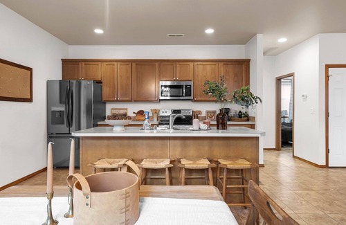 Tri-Cities House | 3 bedroom, 2 bath with fire pit and game room