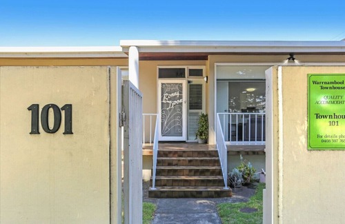 Warrnambool Apartment | 3 bedroom, 2 bathroom townhouse in CBD