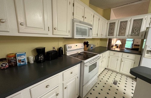 Douglas House | 3 bedroom/2 bathroom , cozy place with game room.