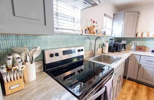 Midtown House | 3 Bedroom 2 Bathroom Near Beaches and Art Galleries
