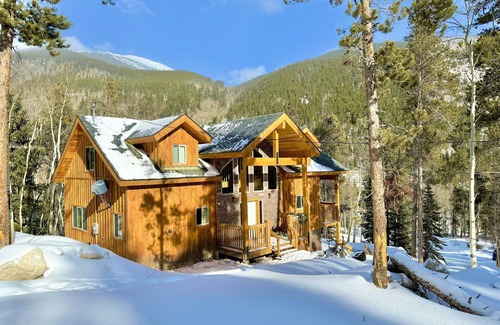 Garfield House | 3 Bedroom 3.5 Bathroom-Each Room Own Attached Full Bath! Near Monarch Ski Resort