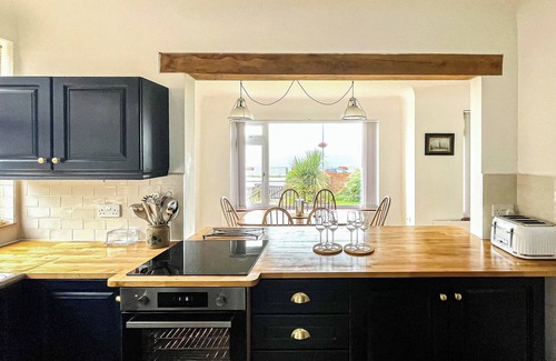 Lee-on-the-Solent Cottage | 3 bedroom accommodation in Lee-on-the-Solent, near Portsmouth