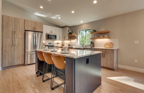 Y Area House | 3 Bedroom, AC, Hot Tub, Grill, Newly Built, Open Floor Plan, Wifi, 1 of 6 – Emerald Bay Escape