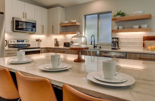 Y Area House | 3 Bedroom, AC, Hot Tub, Grill, Newly Built, Open Floor Plan, Wifi, 1 of 6 – Emerald Bay Escape