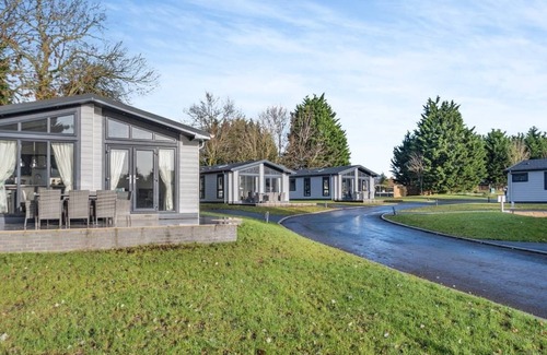 Great Coxwell Ski Chalet | 3 bedroom accommodation in Faringdon