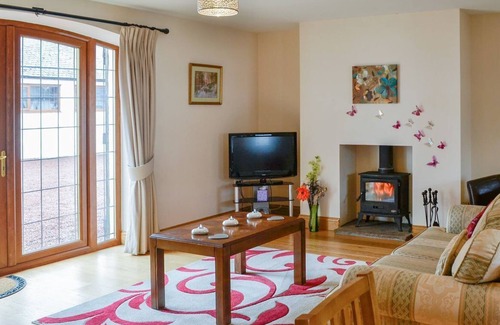 Lockerbie Cottage | 3 bedroom accommodation in Hangingshaw, near Lockerbie