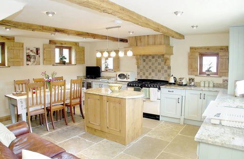 Neath Cottage | 3 bedroom accommodation in Crynant, near Neath