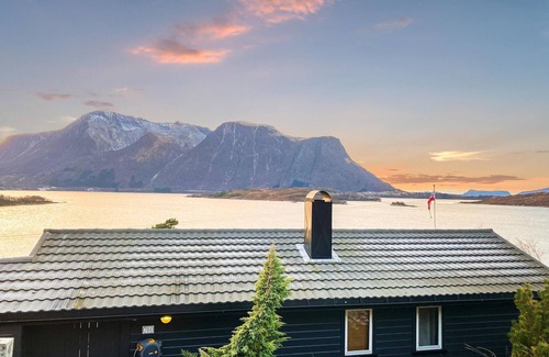 Midsund Municipality House | 3 bedroom accommodation in Vatne