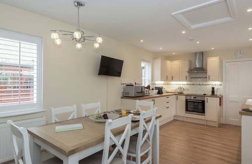 Ryde Cottage | 3 bedroom accommodation in Wootton, near Ryde