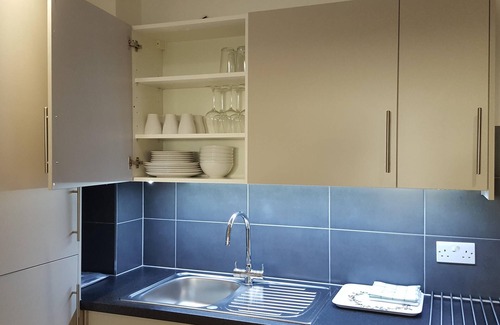 Clementswood Apartment | 3 Bedroom Apartment at Ilford Tower Apartments