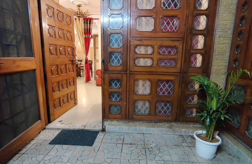 Delhi Apartment | 3 Bedroom apartment in central DelhinClose to all major attractions