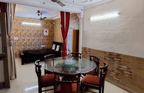 Delhi Apartment | 3 Bedroom apartment in central DelhinClose to all major attractions