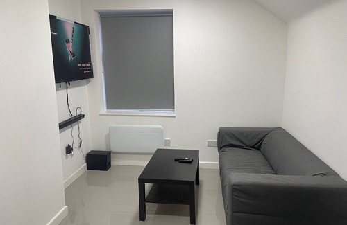 Cathays Apartment | 3-Bedroom Apartment in Cardiff City Centre