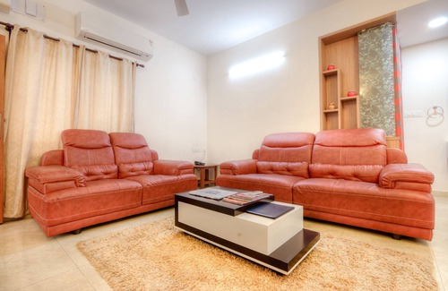 Mylapore Tiruvallikk Apartment | 3 Bedroom Apartment with Family house