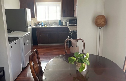 North Redondo Apartment | 3-Bedroom Apt - Heart of Redondo Beach. Near LAX/Northrup/Hospital/Forum/Sofi