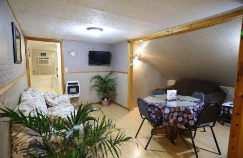 Fayetteville Apartment | 3-Bedroom apt. ideal location near new river gorge