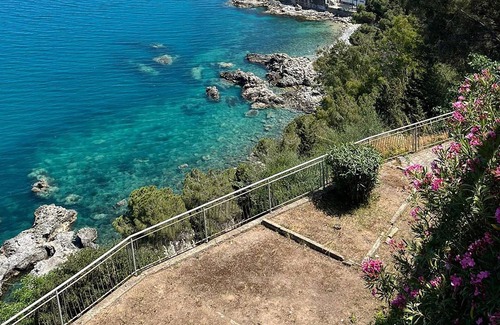 Caminia House | 3 bedroom awesome home in Staletti