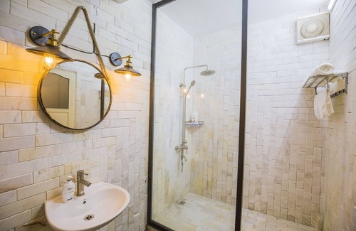 Hoan Kiem Apartment | 3 Bedroom Balcony Apartment, Ha Noi