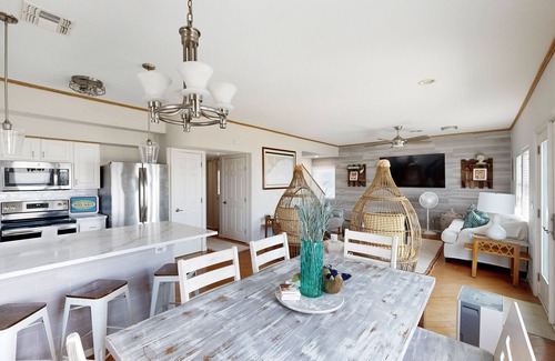 Miramar House | 3-bedroom beach home with patio, backyard and dog-friendly