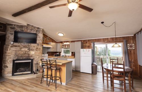 Luray Cabin | 3-bedroom cabin with BEAUTIFUL views - 28 minutes from Shenandoah National Park