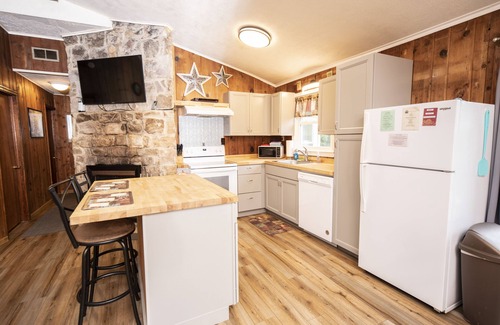 Luray Cabin | 3-bedroom cabin with BEAUTIFUL views - 28 minutes from Shenandoah National Park