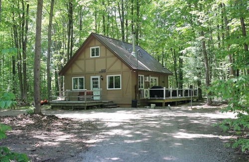 Elmira Ski Chalet | 3-bedroom chalet in fabulous Lakes of the North with AC, WiFi