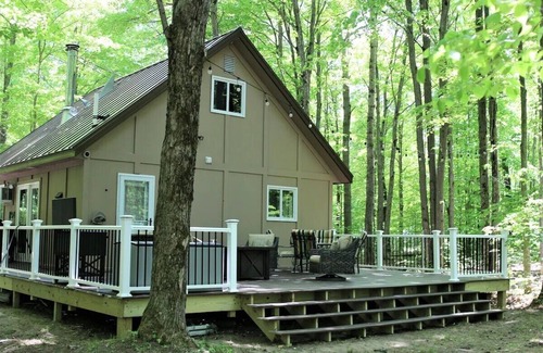 Elmira Ski Chalet | 3-bedroom chalet in fabulous Lakes of the North with AC, WiFi