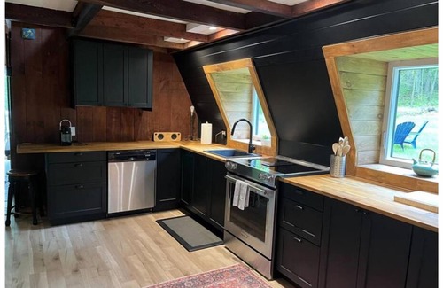 Hatley Ski Chalet | 3-bedroom chalet in beautiful Hatley with WiFi