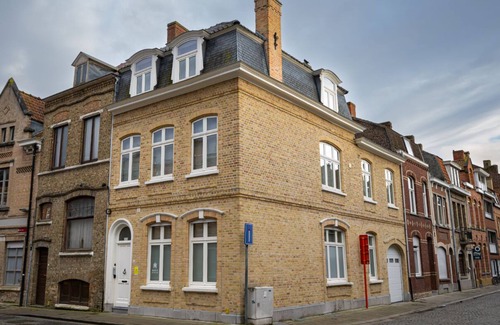 Ieper House | 3-bedroom charming house in the centre of Ieper with Sauna, Poolbiljart, AC.