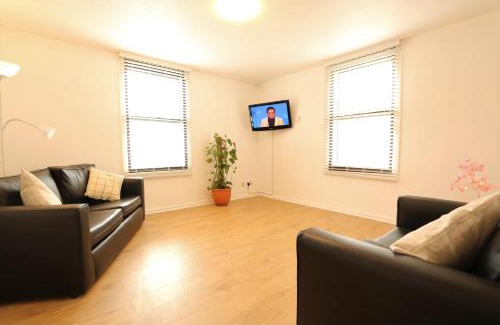 Tollcross Apartment | 3 bedroom City Centre Apartment in Lauriston Place