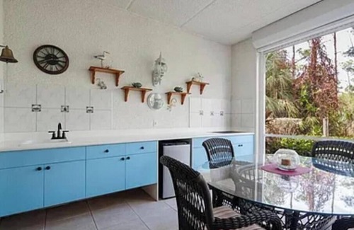 North Naples Condo | 3-bedroom condo in brilliant Naples with AC